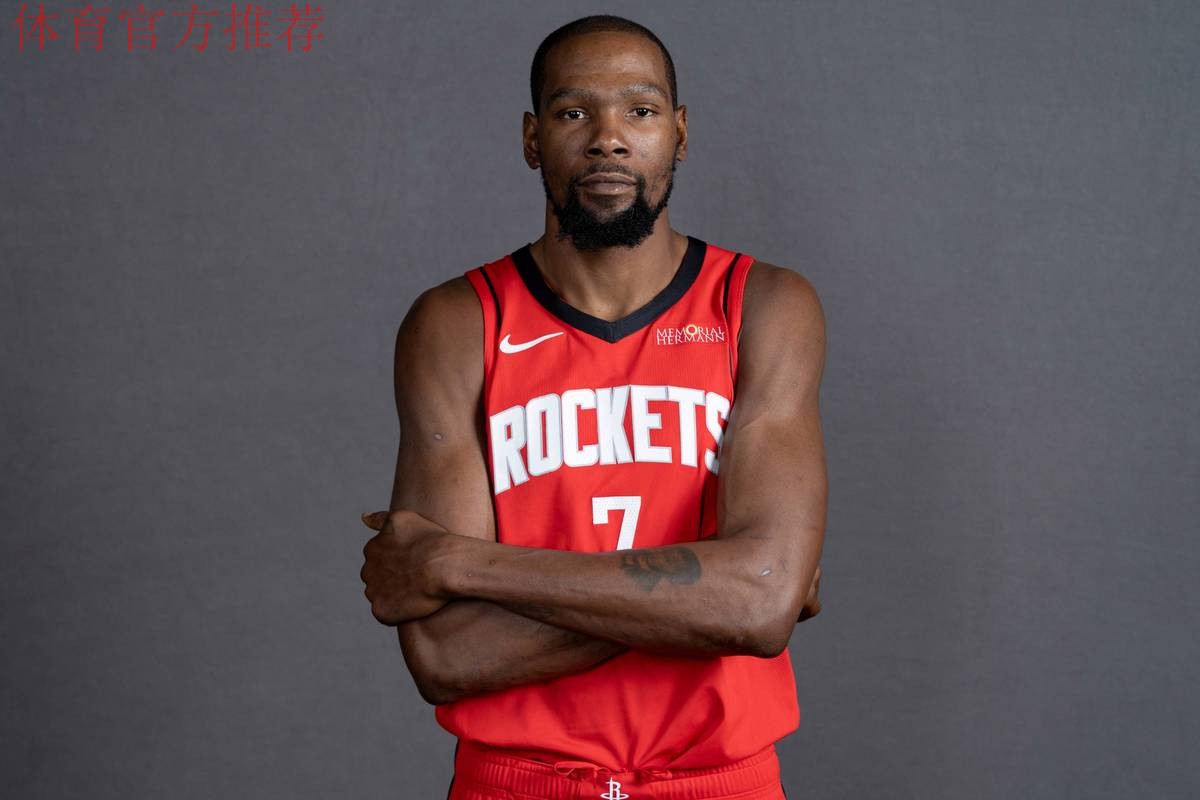 火箭社媒分享对阵掘金的球员赛前热身组图，杜兰特出镜